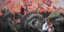 Trump: "Negoziati in corso, ultima chance per l'Iran", ma Teheran smentisce. Israele bombarda Gaza