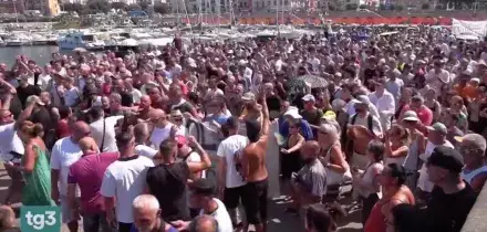Proteste a Pozzuoli dopo il terremoto: "Siamo stati abbandonati"