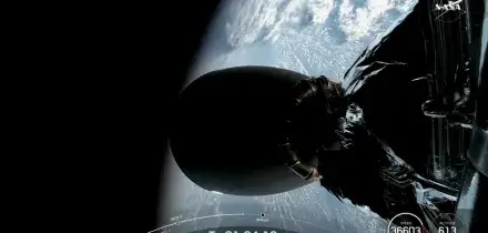 Un pezzo del razzo SpaceX grande come uno scuolabus si schianta sulla Luna