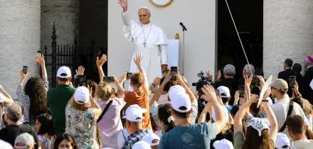 Papa Leone ai giovani ad Assisi: "Sottrarsi alla cultura della potenza". La Messa alla Porziuncola
