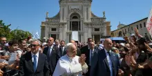 Papa Leone ai giovani ad Assisi: "Sottrarsi alla cultura della potenza". La Messa alla Porziuncola