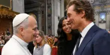 Matthew McConaughey dal Papa: stretta di mano, pacca sulla spalla: l'incontro in Vaticano