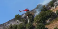 Incendio a Rocca di Cambio, l'allarme del sindaco: "Situazione complicata"