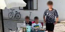 Ammoniti perch&eacute; vendevano limonata. I tre ragazzini ora riceveranno tre motorini in regalo