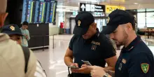 Schengen, l'Italia proroga di 15 giorni il blocco con la Spagna. Madrid: "Inutile e vergognoso"