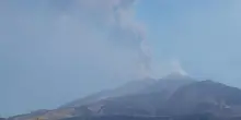 Etna si apre nuova bocca eruttiva, copiosa emissione di cenere