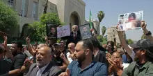 Siria, condannato a morte l'ex presidente Assad. Esultanza fuori dal Tribunale
