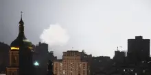 Incendio in una raffineria nell'Estremo Oriente russo, si indagano le cause