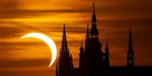 Lo spettacolo del cielo: gli scatti che raccontano la grande eclissi del 12 agosto