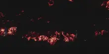 Etna, e la vegetazione si infiamma improvvisamente: la colata