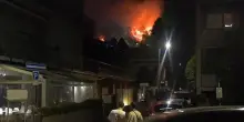 Il fuoco fa paura, fiamme viste dai palazzi e le vie alle porte di Como: l'incendio a monte Goi