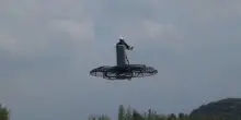 Volare in piedi: ecco il drone per passeggeri che si guida con due joystick