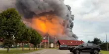 Mosca, Magazzino di Wildberries in fiamme dopo un attacco di droni ucraini