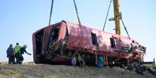 Incidente stradale in Ungheria, si ribalta bus: 12 morti