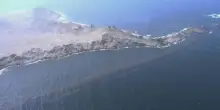 Chiazza di petrolio di 390 km quadrati minaccia le coste dell'Oman: immagini aeree