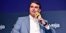 Flavio Bolsonaro &egrave; negli Stati Uniti ma la sua partenza &egrave; da film