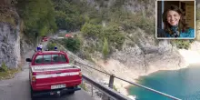 Scivola dal sentiero e cade nel lago degli Speccheri: muore annegata davanti al figlio