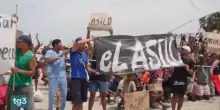 Ceuta, protestano i migranti per l'asilo: "Non torneremo indietro in Marocco"