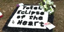 L'ultimo saluto a Bonnie Tyler: i fan ricordano la cantante di &ldquo;Total Eclipse of the Heart&rdquo;