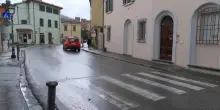 Investito e ucciso mentre rientrava a casa a Vicopisano: fermato un 29enne