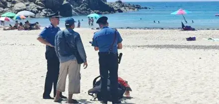 Barchino di migranti in fuga travolge 17enne in Sardegna: arrestato presunto scafista