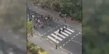 Le prime immagini dei futuri Beatles sul set, per la storica copertina di Abbey Road