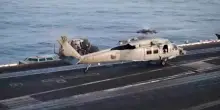 Salute mentale sulla USS Lincoln, l'ammiraglio Cooper in visita ai militari