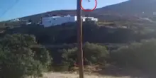 Elicottero precipita in Grecia: il momento dello schianto a Sifnos