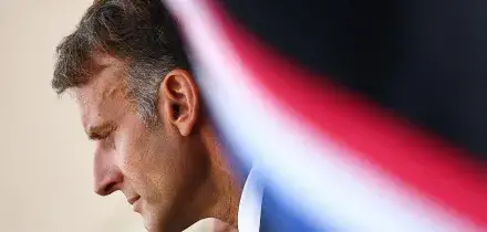 Francia, Macron promulga la legge sul fine vita: nasce il diritto all&rsquo;aiuto a morire