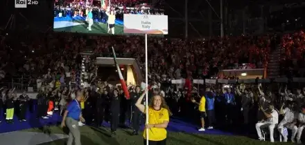 Giochi del Mediterraneo. Ovazione per gli atleti italiani: Testa e Tortu i portabandiera