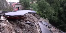 Maltempo in Toscana, frana sulla Sp21 sopra Bagnone: frazioni isolate