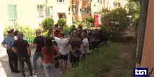 Esplosione di una palazzina a Perugia, crolla il tetto: due i feriti