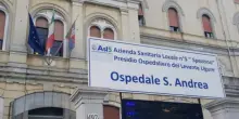 Difende la madre e il compagno lo accoltella, 15enne in ospedale