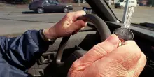 Nuovo Codice della strada: zero divieti per gli over 85