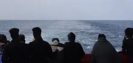 Scontro tra governo e ONG: blocco alla Sea-Watch 5 e polemiche sui soccorsi