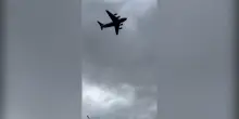 Il capo della Cia in missione a Mosca: un C-17 militare Usa in volo sopra la capitale russa