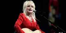 Addio a Dolly Parton, la regina del country aveva 80 anni