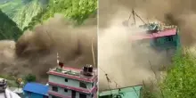 Inondazioni improvvise in Nepal: la furia dell&rsquo;acqua sommerge case e strade, le immagini