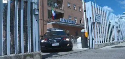 Aveva tentato il suicidio a 15 anni, arrestato il padre: "Maltrattava lei e gli altri familiari"