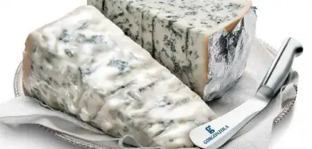 Listeria nel gorgonzola, richiamato un lotto venduto da Carrefour: ecco cosa fare