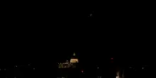L'ombra della Terra morde la luna nel cielo di Roma