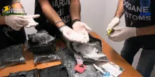 Diciassette chili di cristalli di meth nascosti nelle valigie, maxi sequestro a Fiumicino