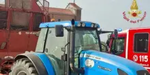 Incidente sul lavoro, uomo di 59 anni muore incastrato in un mezzo agricolo