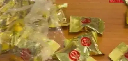 Cocaina nei "biscotti della fortuna", i pacchetti termosaldati sequestrati a Fiumicino