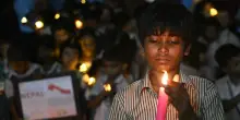 Nepal, arrivata la taskforce italiana. Almeno 600 morti sui due fronti , oltre 2500 i dispersi