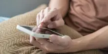 Nuova truffa su WhatsApp, polizia: "Attenti ai messaggi di amici e parenti che chiedono soldi"