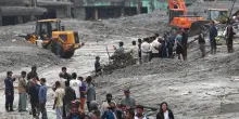 Alluvione in Nepal, 903 morti e 4.200 dispersi. Il governo: "Colpa del riscaldamento globale"