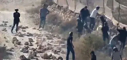 Cisgiordania, coloni aggrediscono troupe NBC. Khamenei: nemico cerca di dividere unit&agrave; musulmana