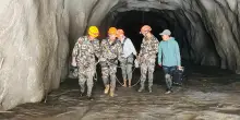 Nepal, centinaia di lavoratori intrappolati nei tunnel dopo l&rsquo;alluvione: &egrave; corsa contro il tempo