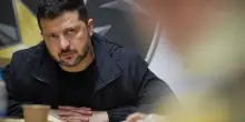 Zelensky, pronti a negoziare, USA facciano pressioni su Putin. Droni a San Pietroburgo: blackout